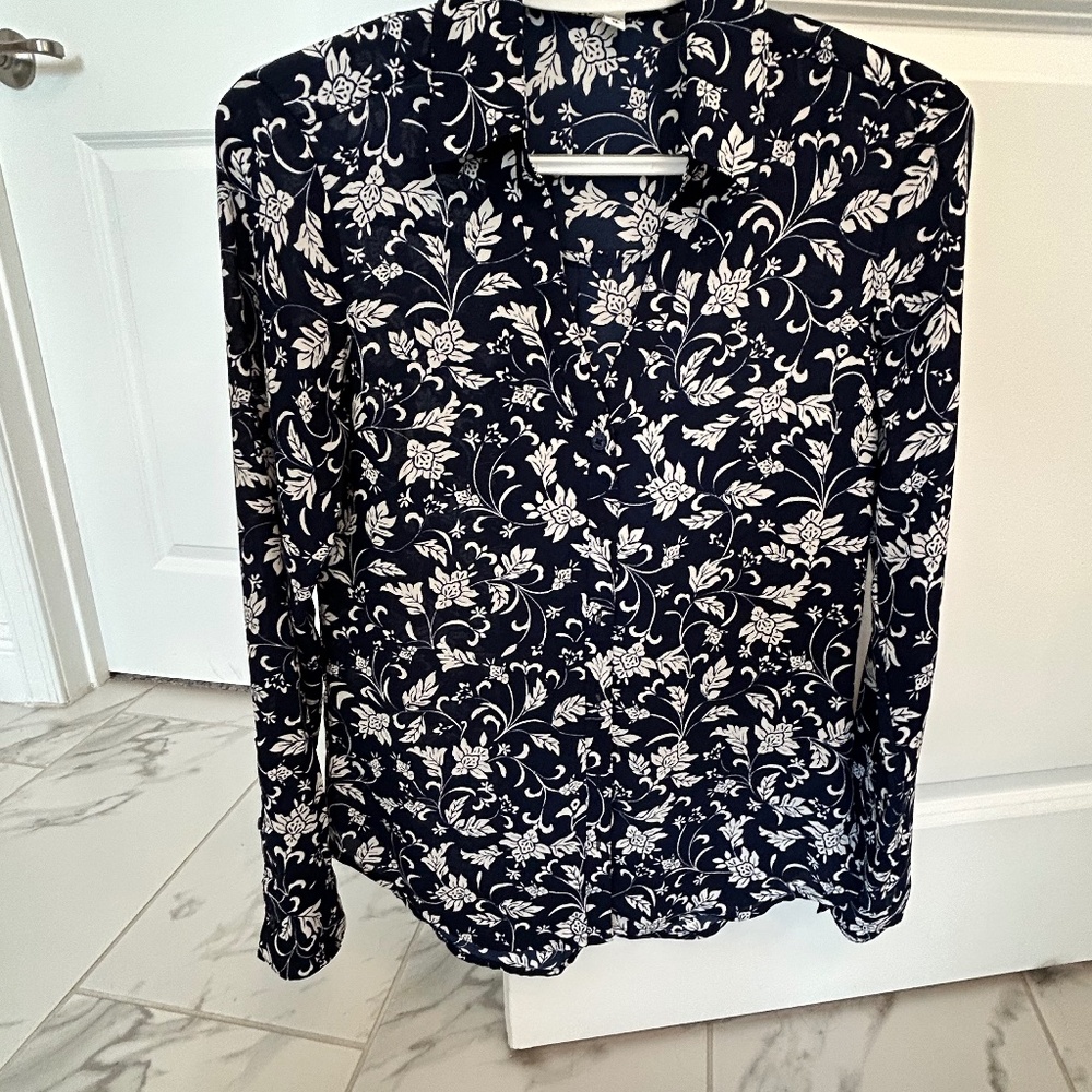 Long sleeve or roll up and button V-neck blouse